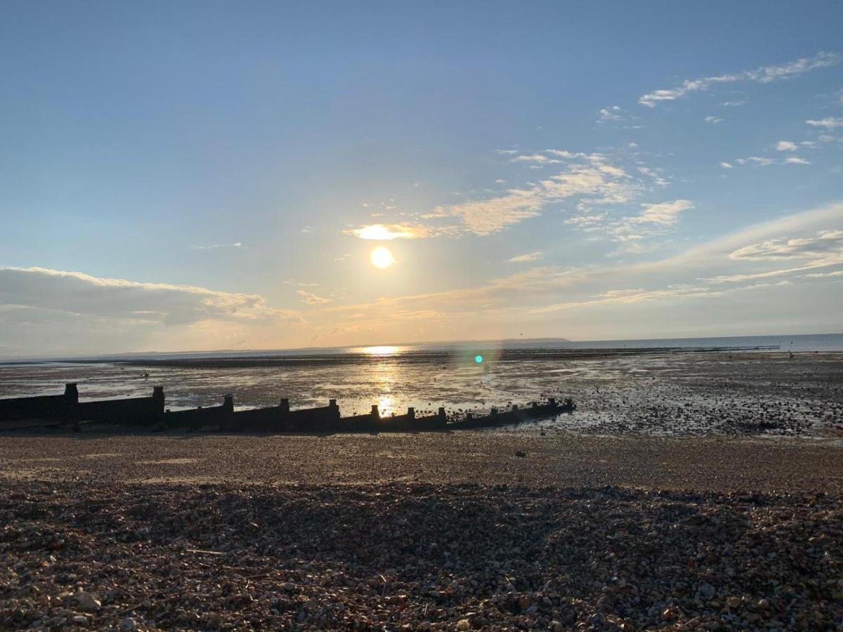 Fabulous Apartment Seconds From Beach By Whitstable-Holidays, Pudding Pan Bagian luar foto